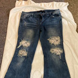 Jeans with lace